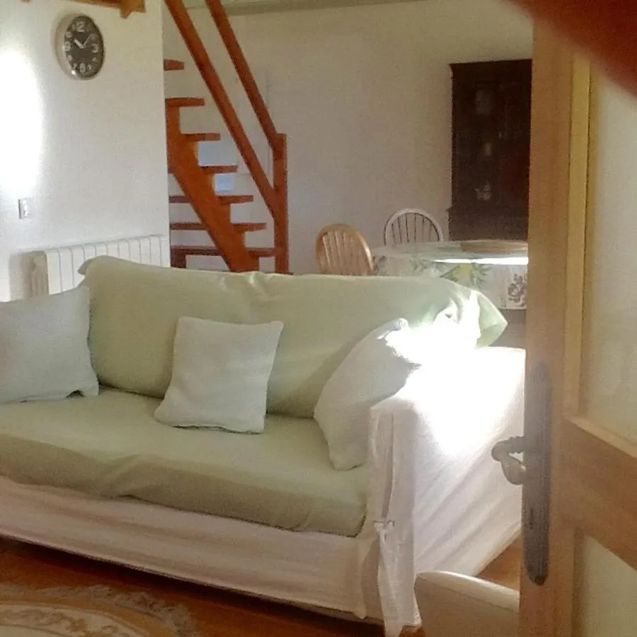 Captivating 2-Bed House With Log Burner In Kerien